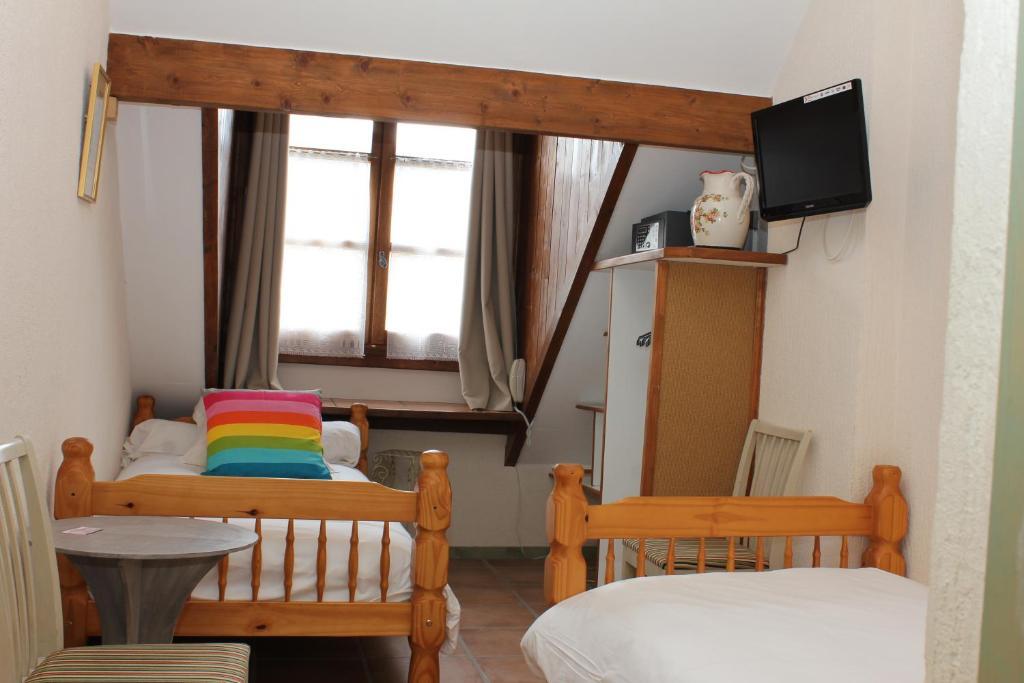 Auberge De L'Echauguette Mont-Dauphin Quarto foto
